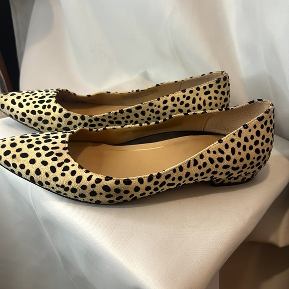 Vionic Black and Cream Animal Print Flats - Picture 2 of 8